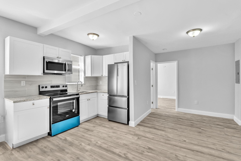 1142 Sw 4th Street - Photo 0