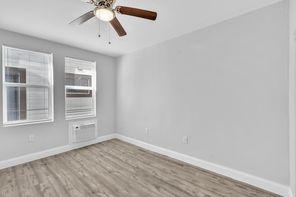 1142 Sw 4th Street - Photo 6