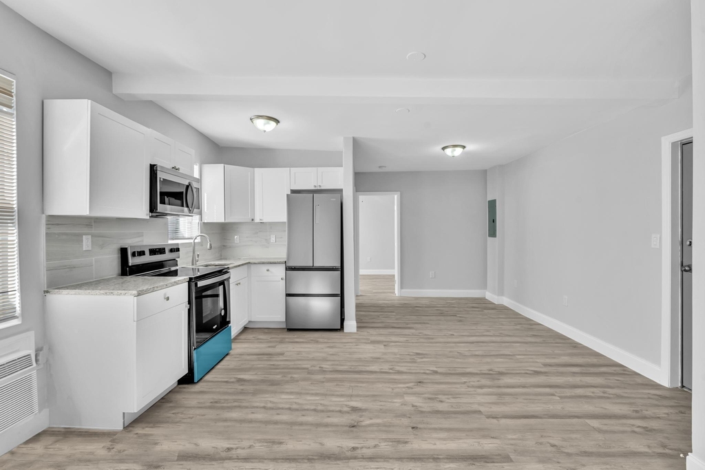 1142 Sw 4th Street - Photo 2