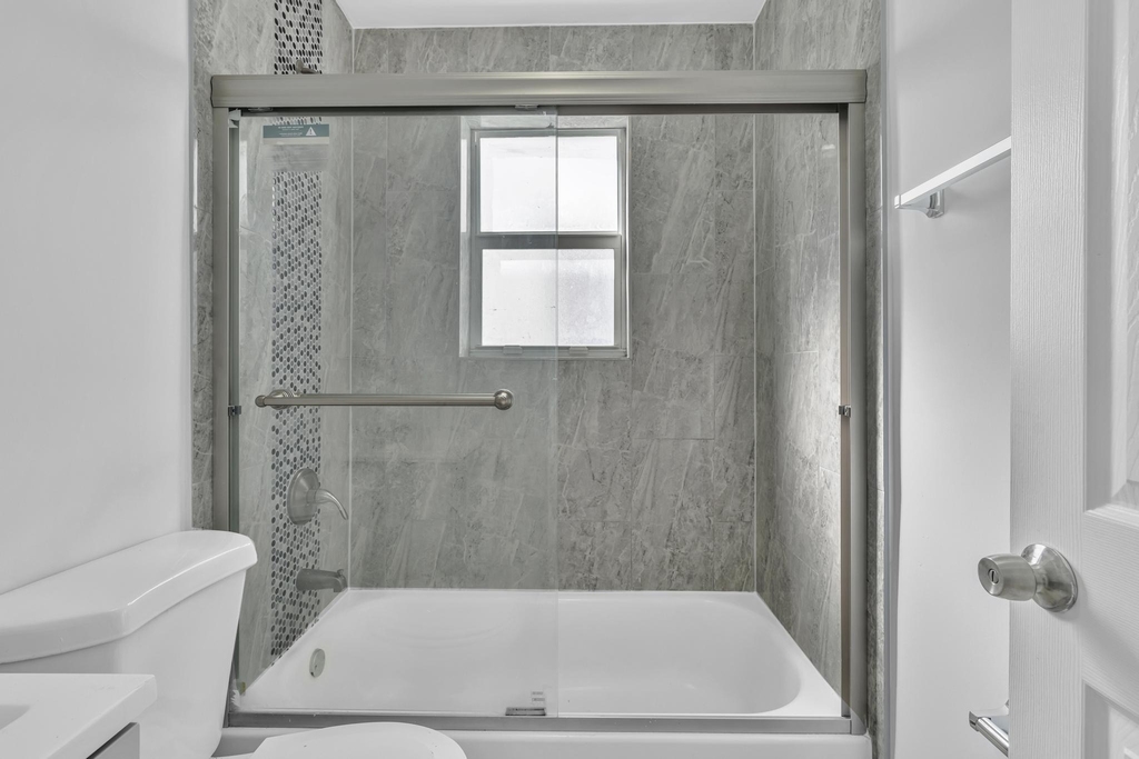 1142 Sw 4th Street - Photo 5