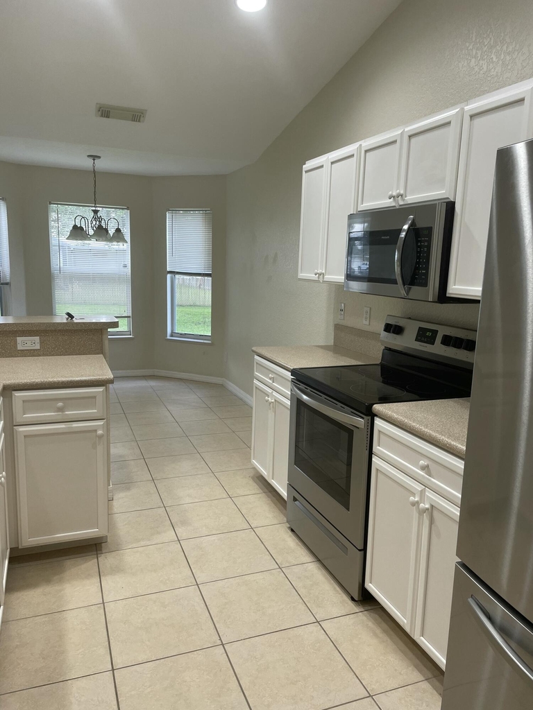 435 Sw Lakota Avenue - Photo 1