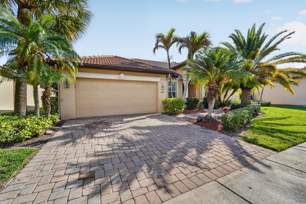 854 Sw St Tropez Court - Photo 0