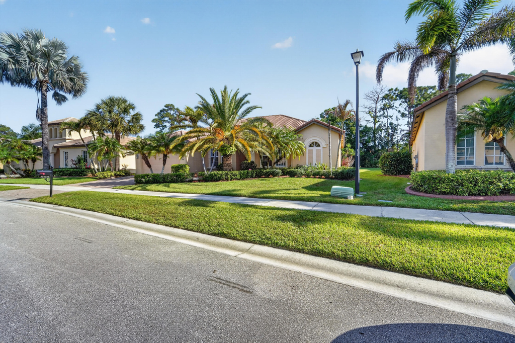 854 Sw St Tropez Court - Photo 3