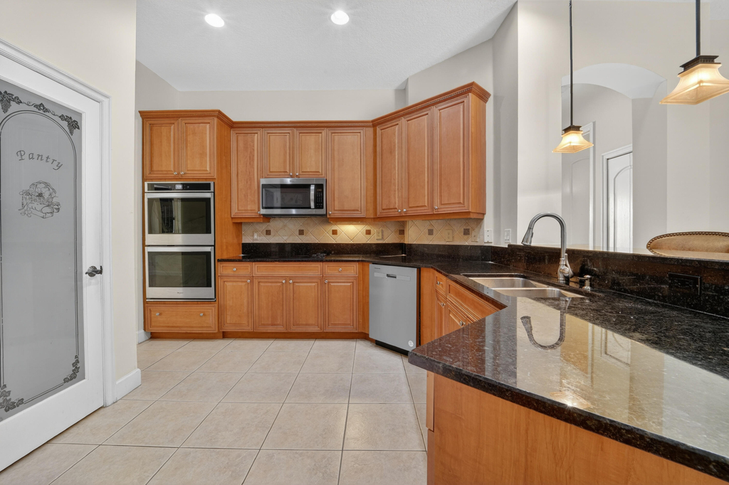854 Sw St Tropez Court - Photo 10