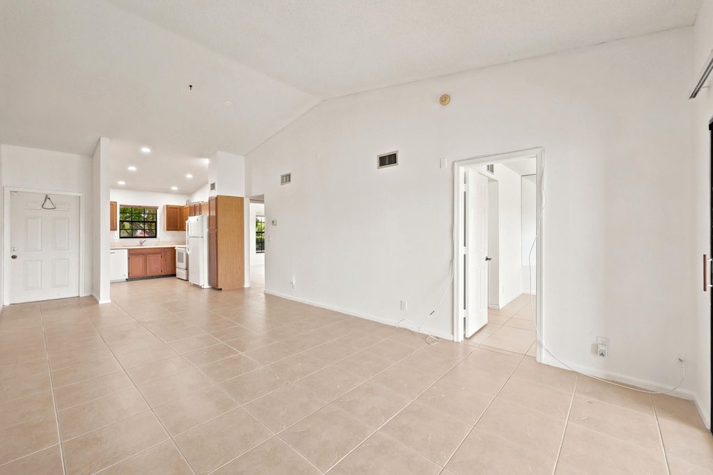 2600 Greenwood Terrace - Photo 4