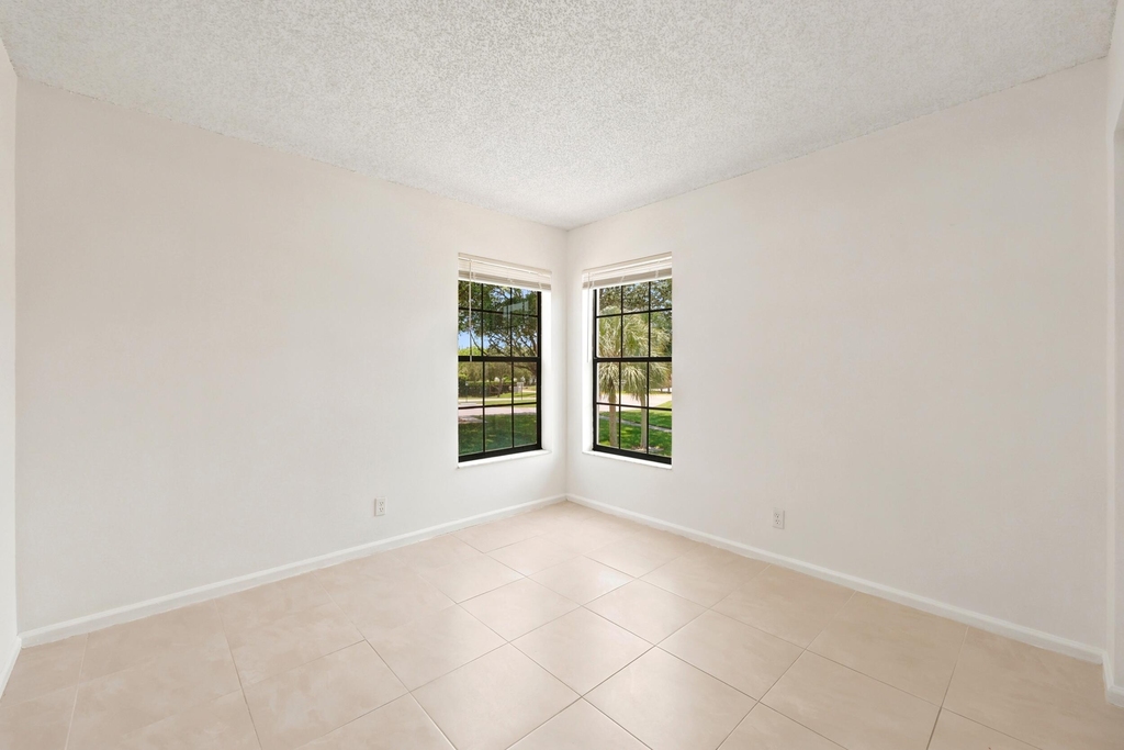 2600 Greenwood Terrace - Photo 17