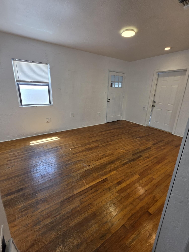 1824 Roosevelt Street - Photo 2