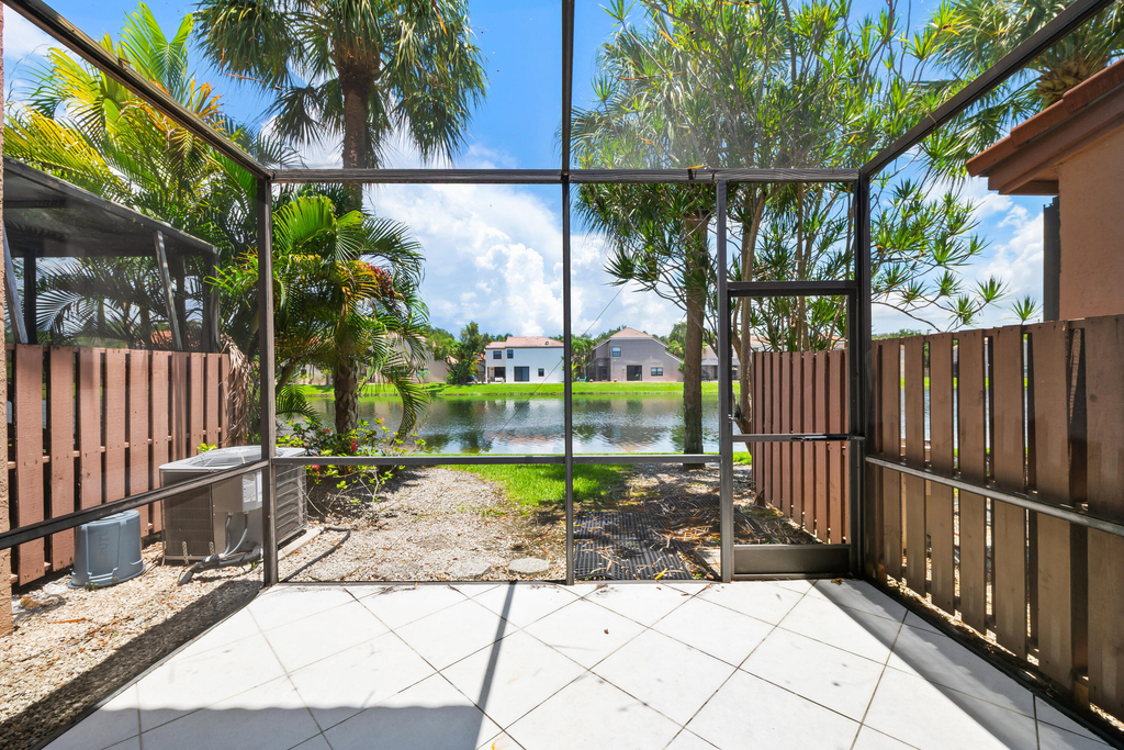 10691 Nw 14th Street - Photo 4