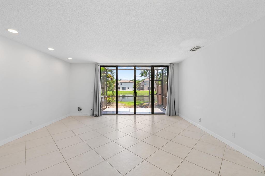 10691 Nw 14th Street - Photo 17