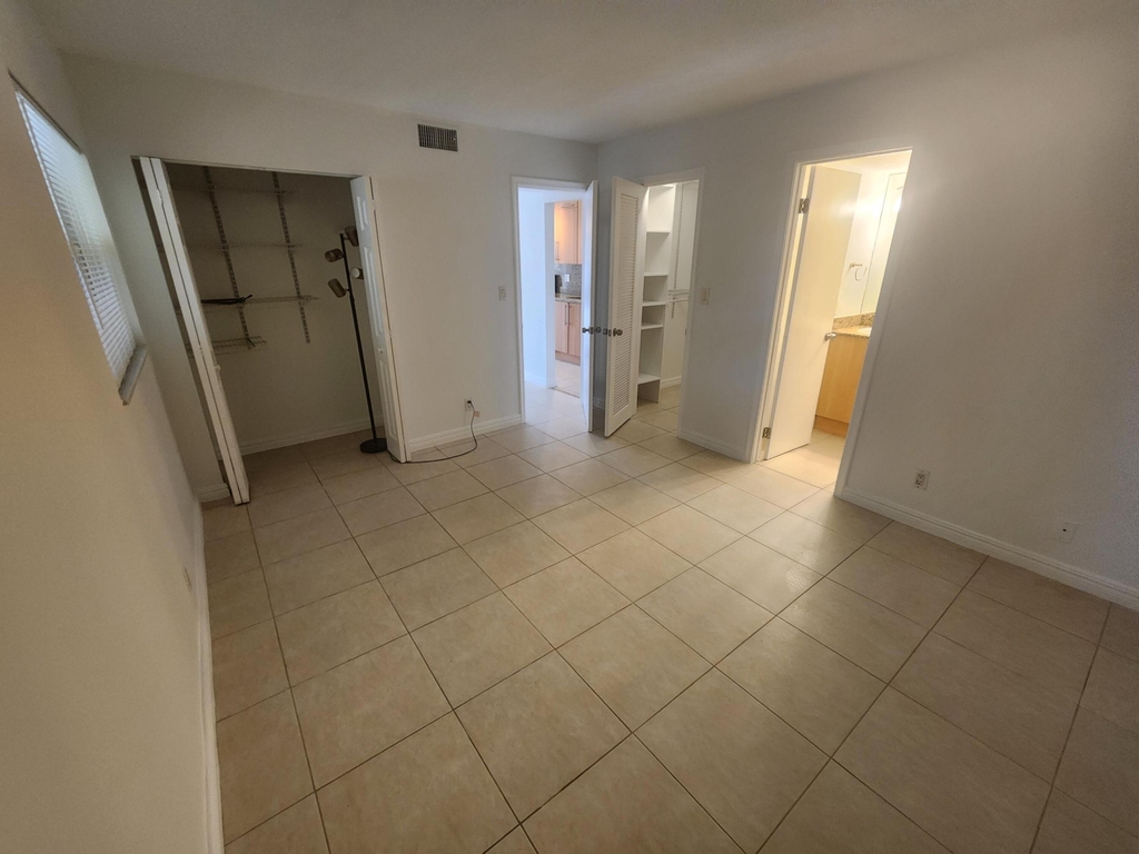 1125 Ne 16th Place - Photo 19