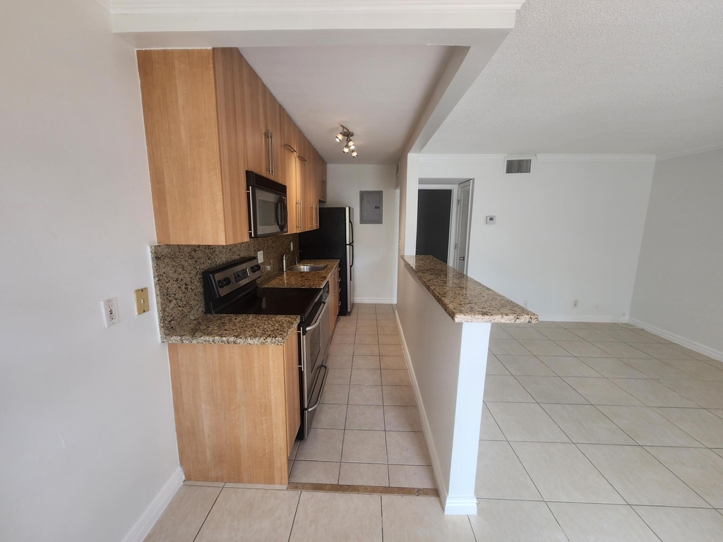 1125 Ne 16th Place - Photo 11