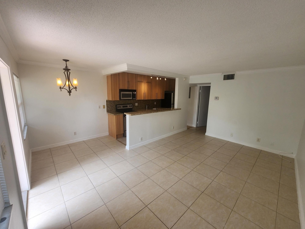 1125 Ne 16th Place - Photo 9