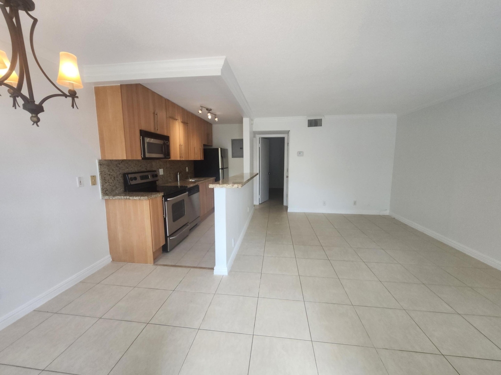1125 Ne 16th Place - Photo 13