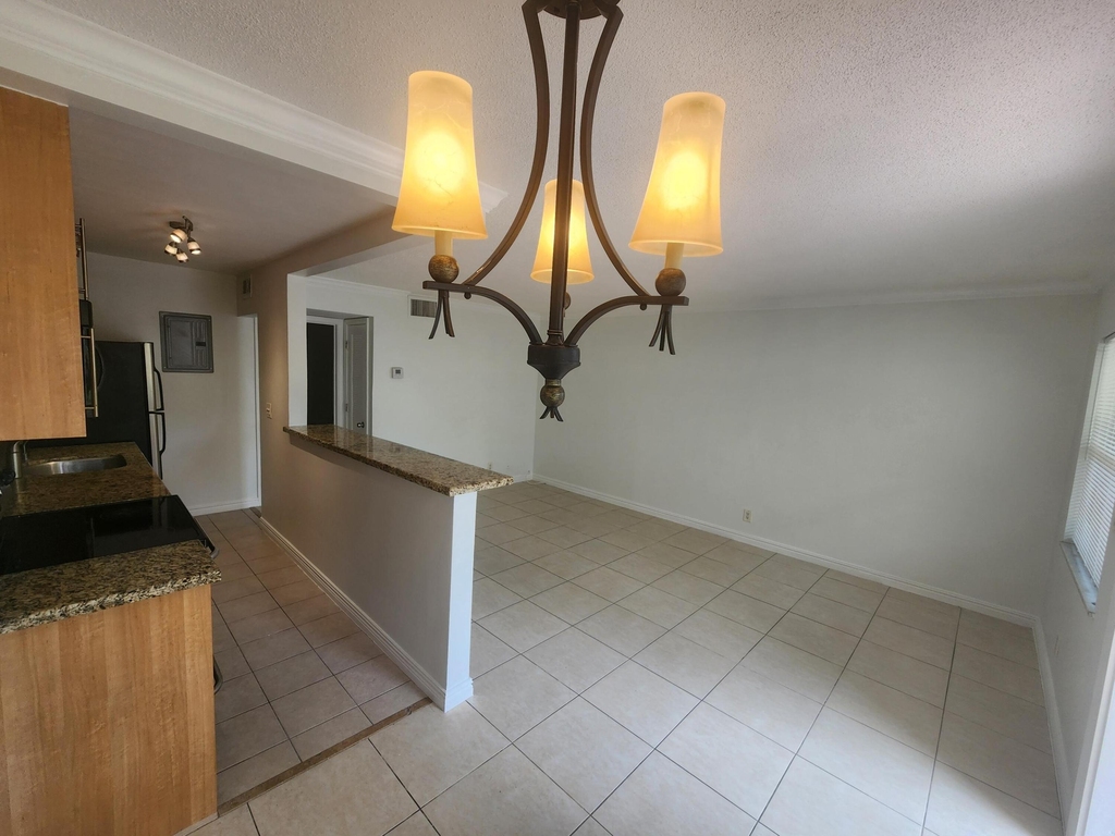 1125 Ne 16th Place - Photo 1