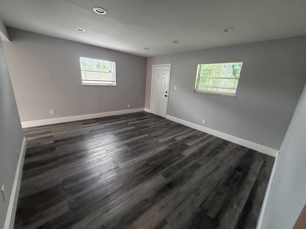 320 Sw 1st Street - Photo 13