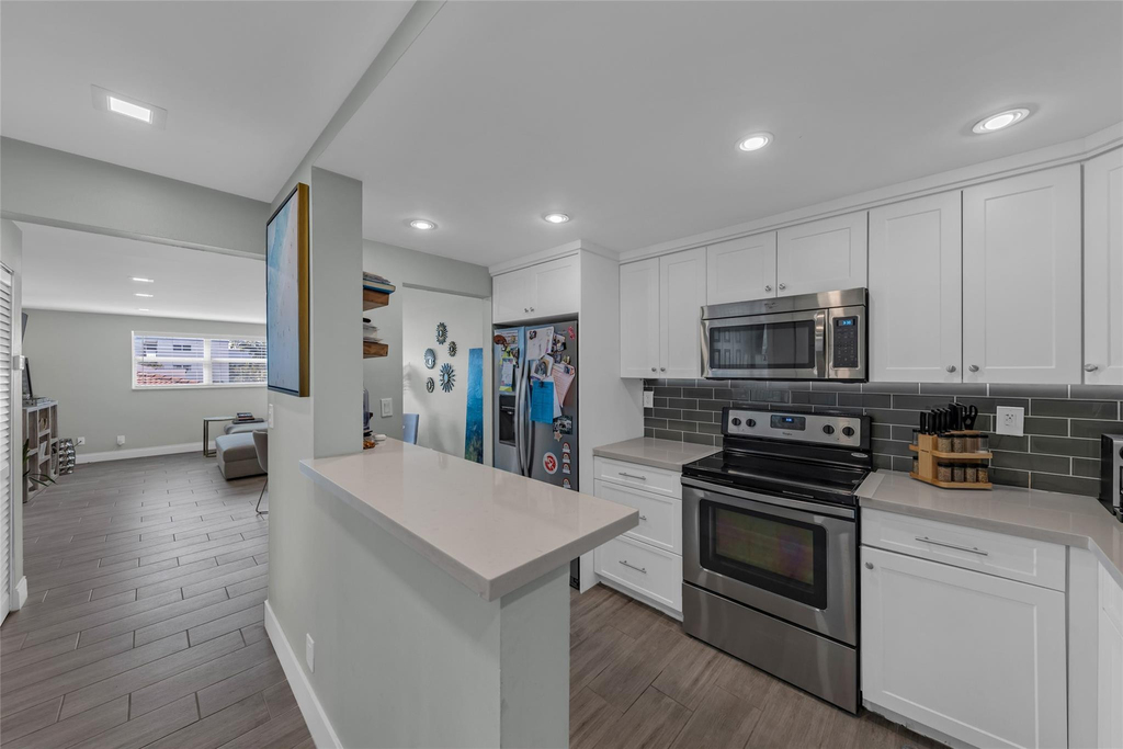 611 Ne 14th Avenue - Photo 1