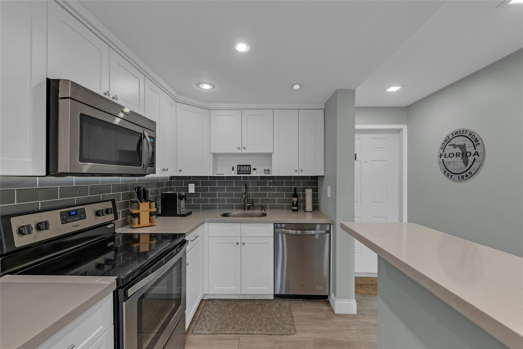 611 Ne 14th Avenue - Photo 2