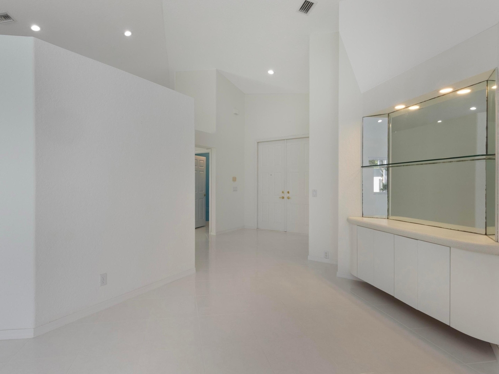 5279 Brookview Drive - Photo 5