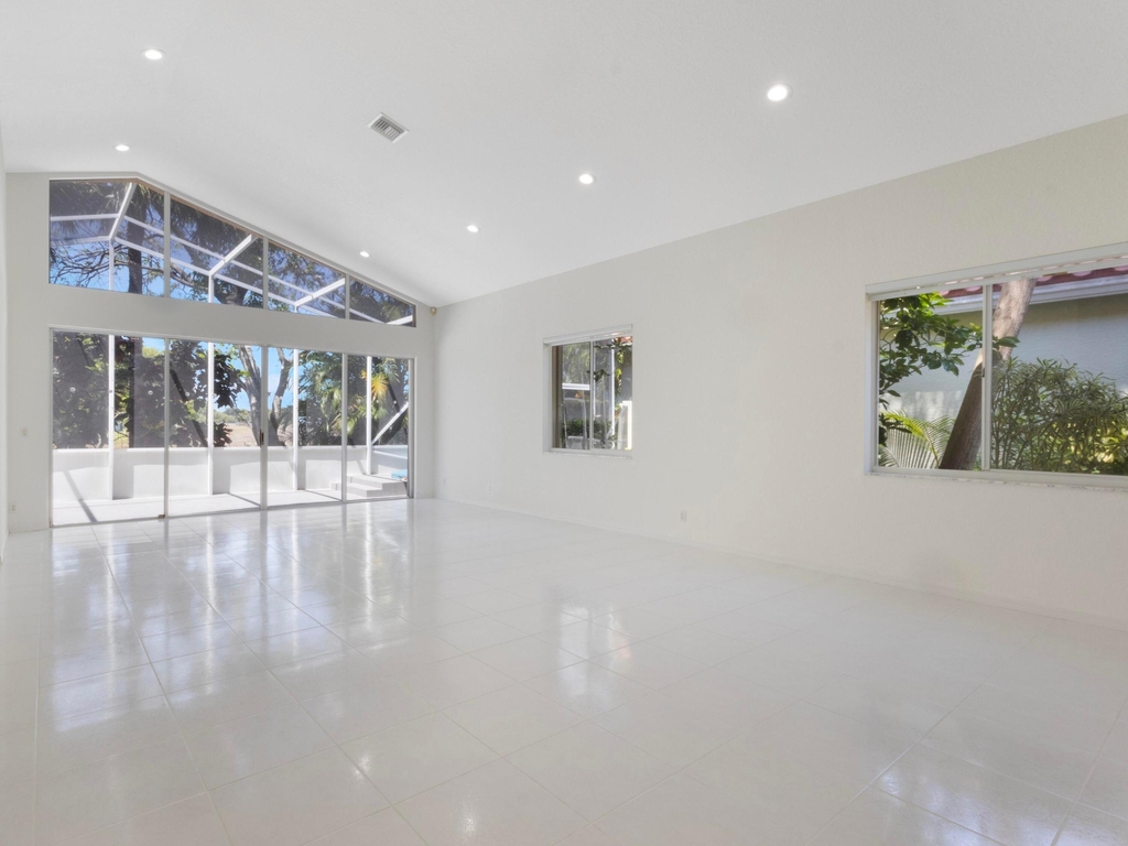 5279 Brookview Drive - Photo 6