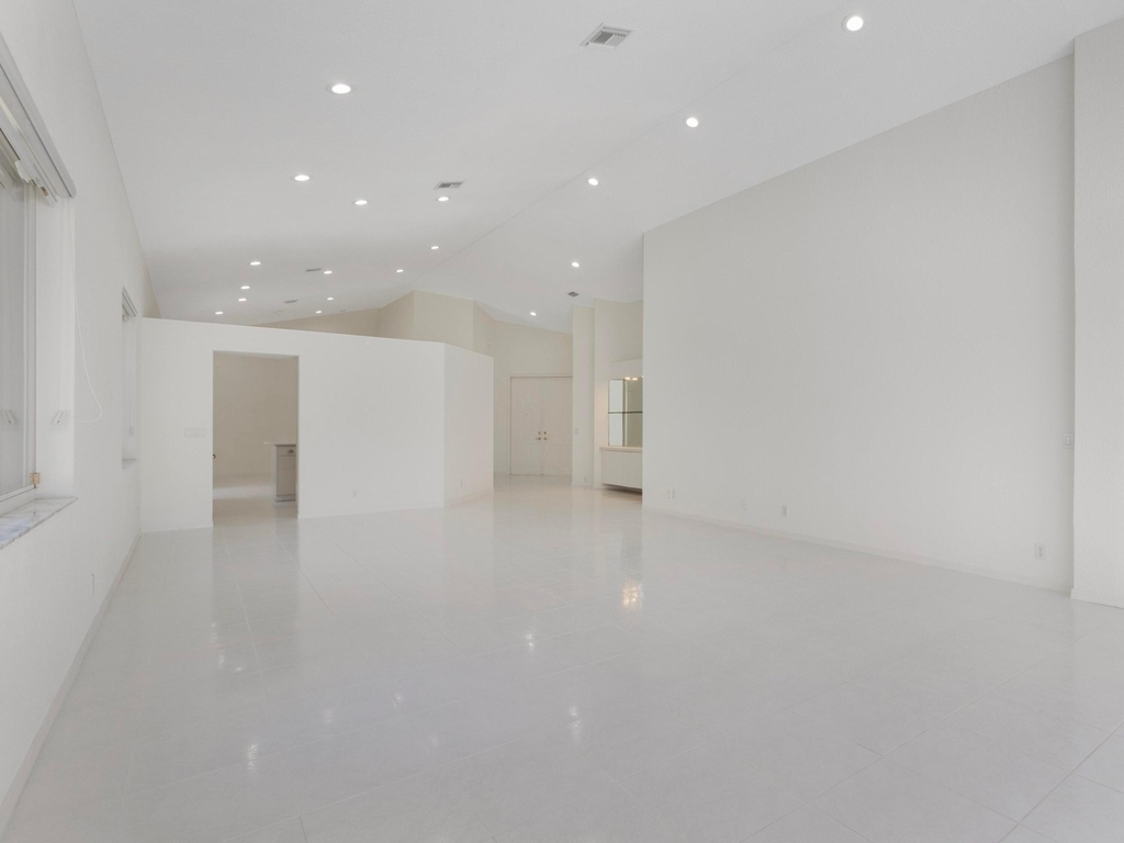 5279 Brookview Drive - Photo 7