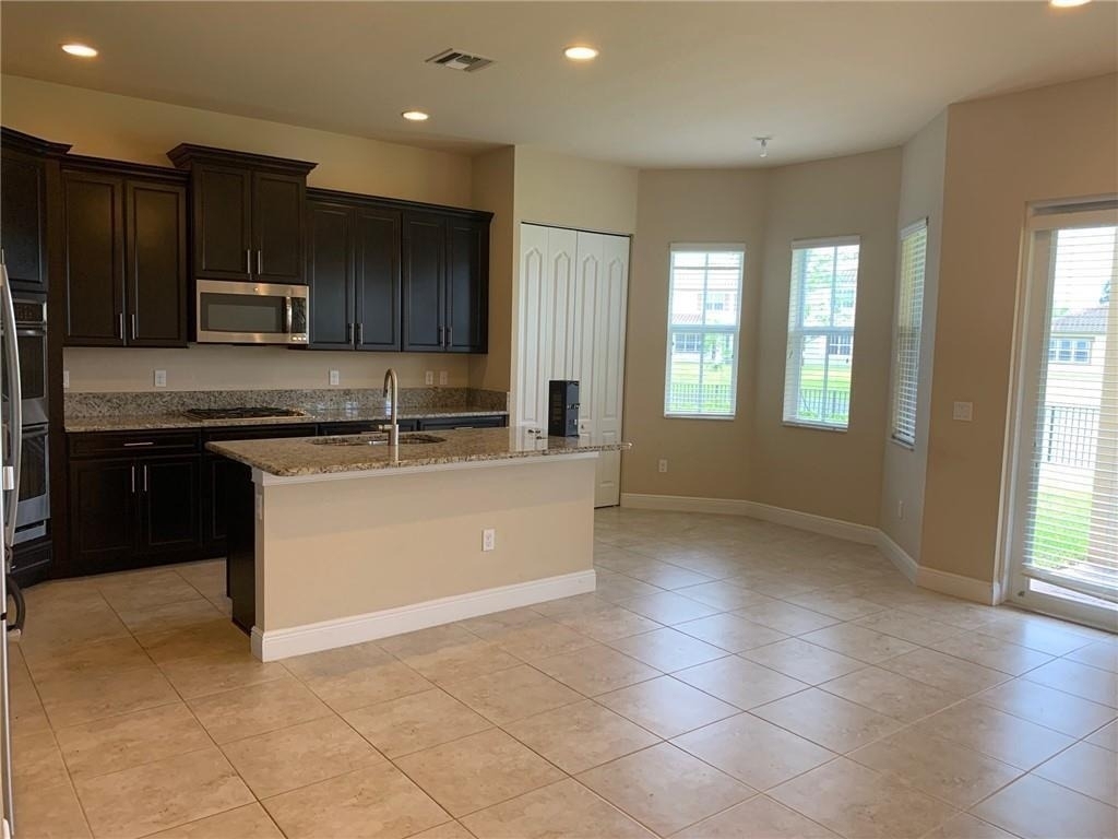 9860 Blue Isle Bay - Photo 3