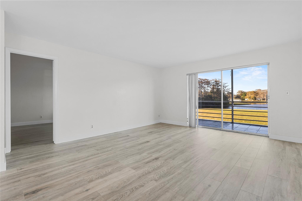 8205 Nw 61st Street - Photo 14