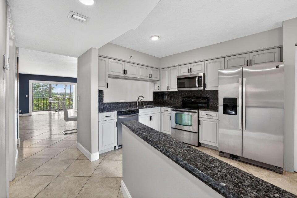 2206 S Cypress Bend Drive - Photo 3