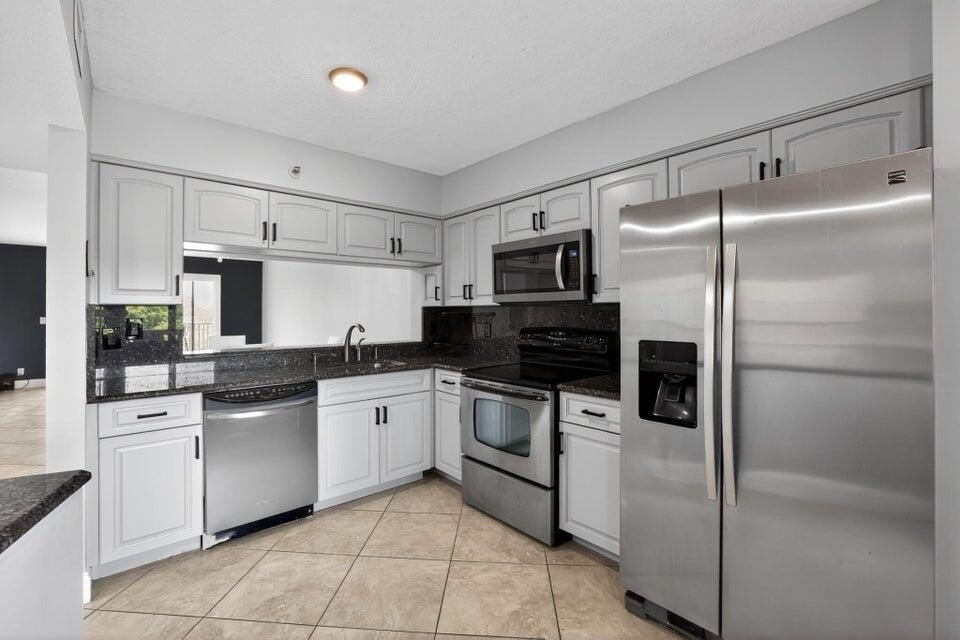 2206 S Cypress Bend Drive - Photo 2