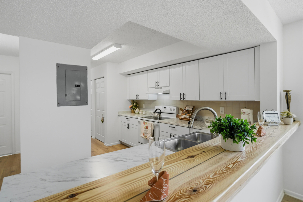 8296 Nw 24th Street - Photo 10