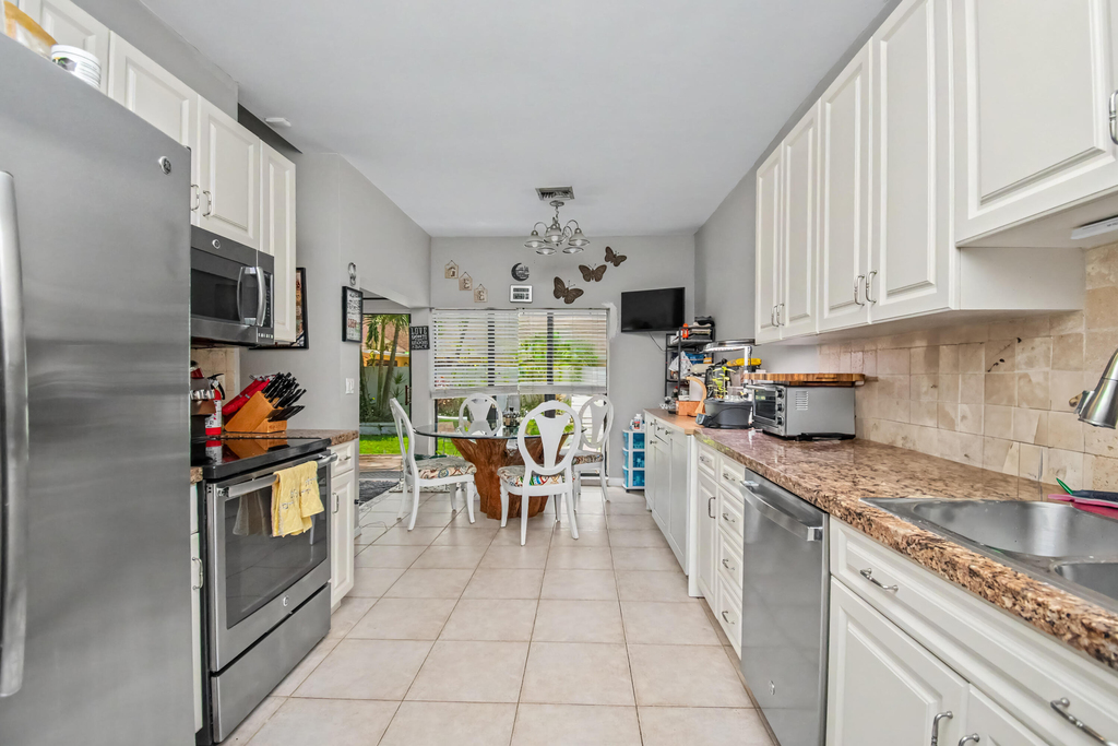 7678 Solimar Circle - Photo 16