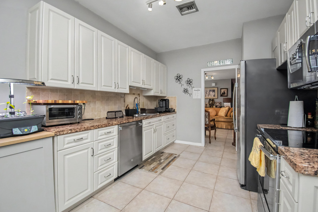 7678 Solimar Circle - Photo 20