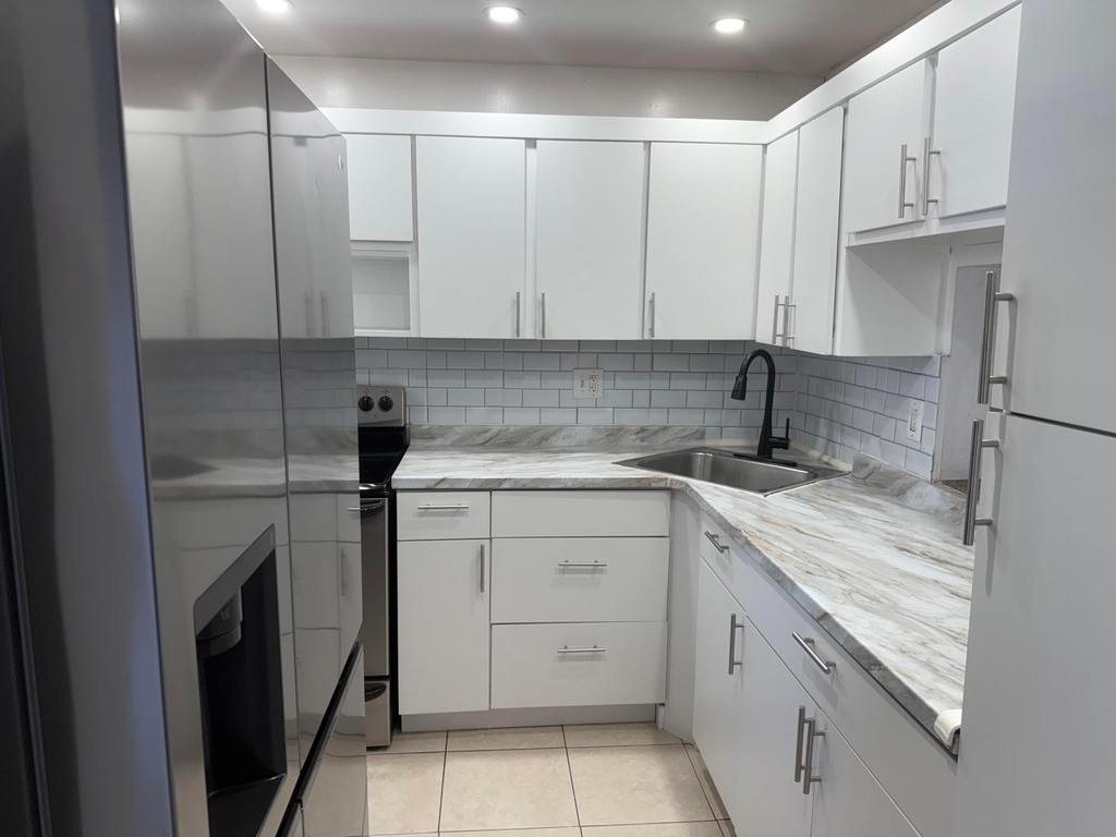 5750 Nw 64th Avenue - Photo 0