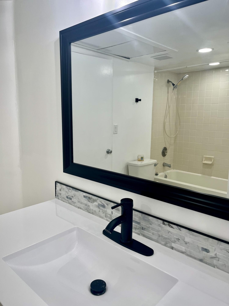 2820 N Oakland Forest Drive - Photo 7