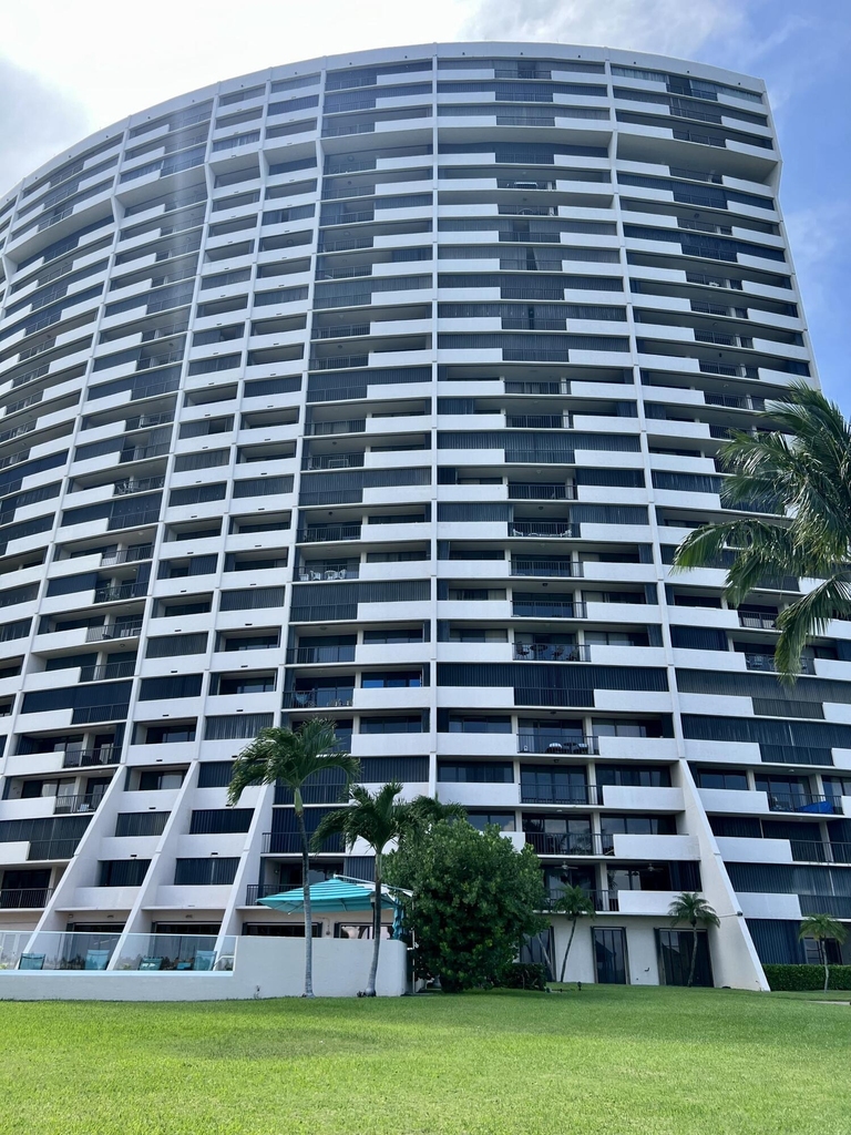 5200 N Flagler Drive - Photo 0