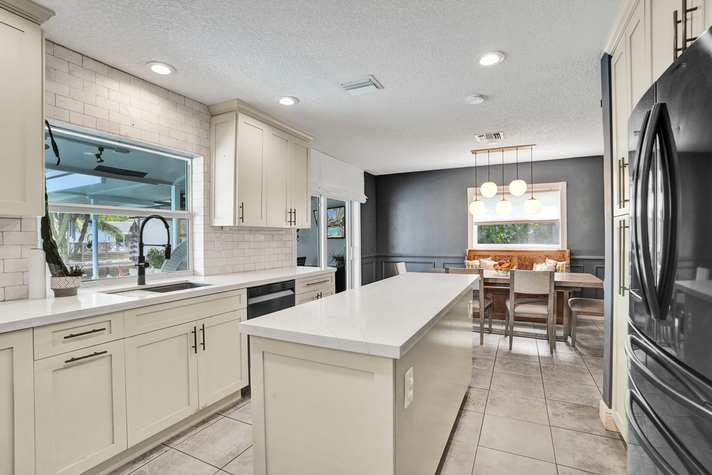 1430 Ne 57th Street - Photo 5
