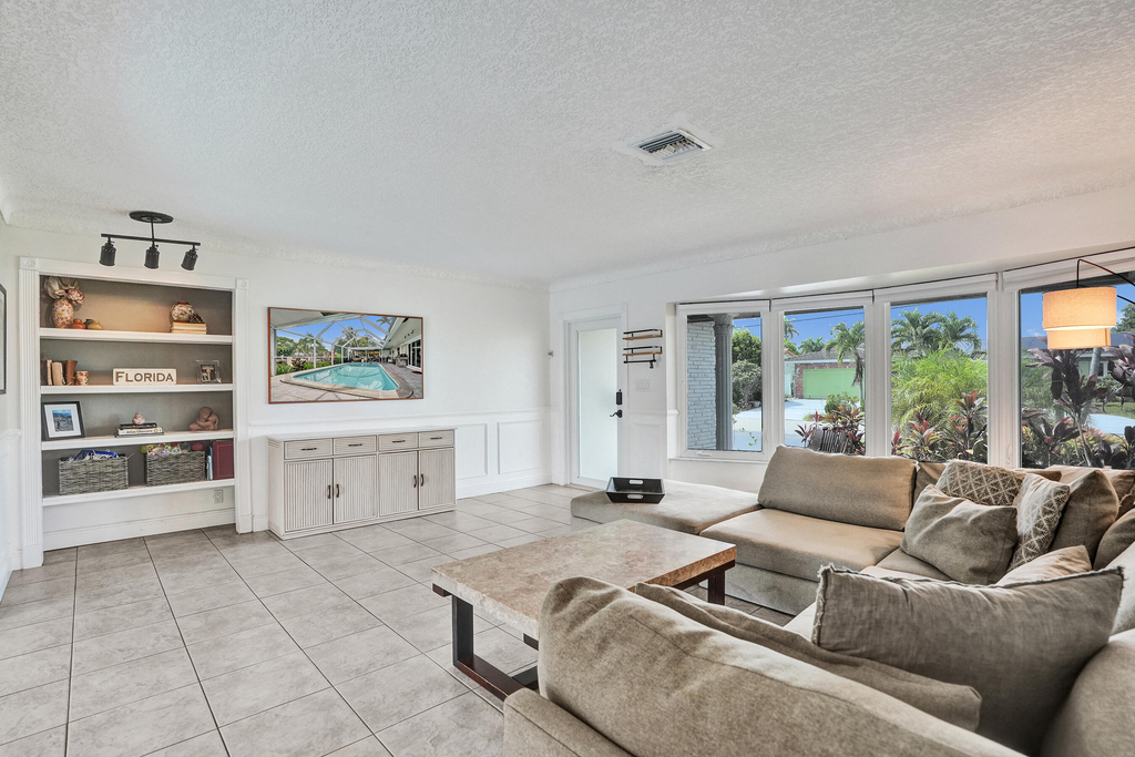 1430 Ne 57th Street - Photo 2
