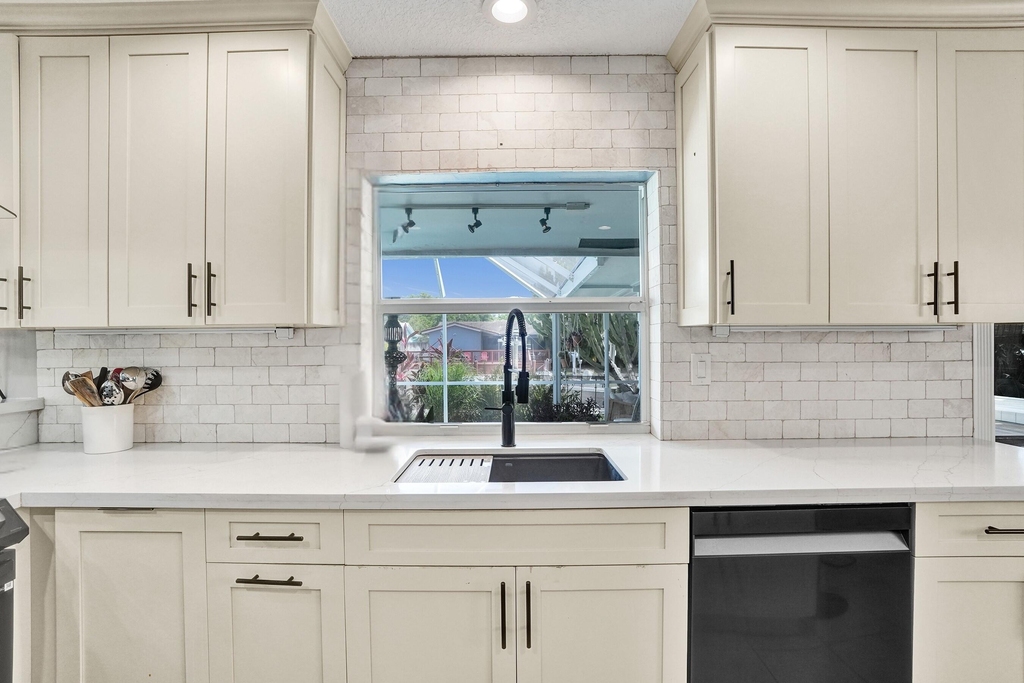 1430 Ne 57th Street - Photo 8