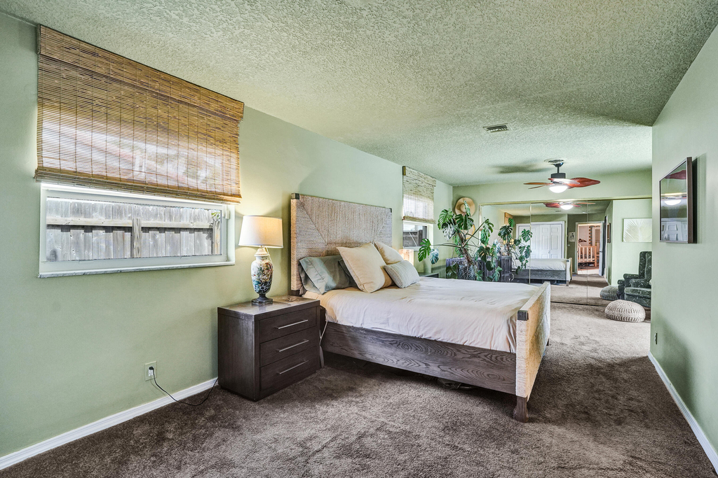 1430 Ne 57th Street - Photo 15