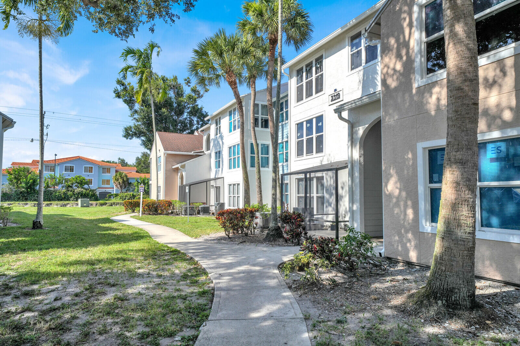 2319 N Congress Avenue - Photo 0