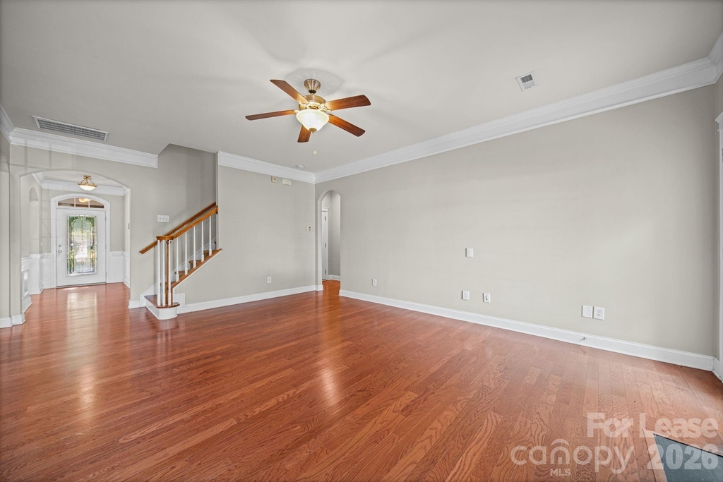 3405 Bidwell Avenue - Photo 2