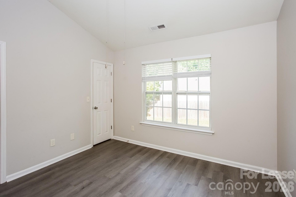 5429 Morning Breeze Lane - Photo 11
