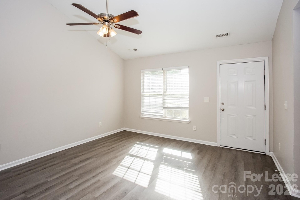 5429 Morning Breeze Lane - Photo 4