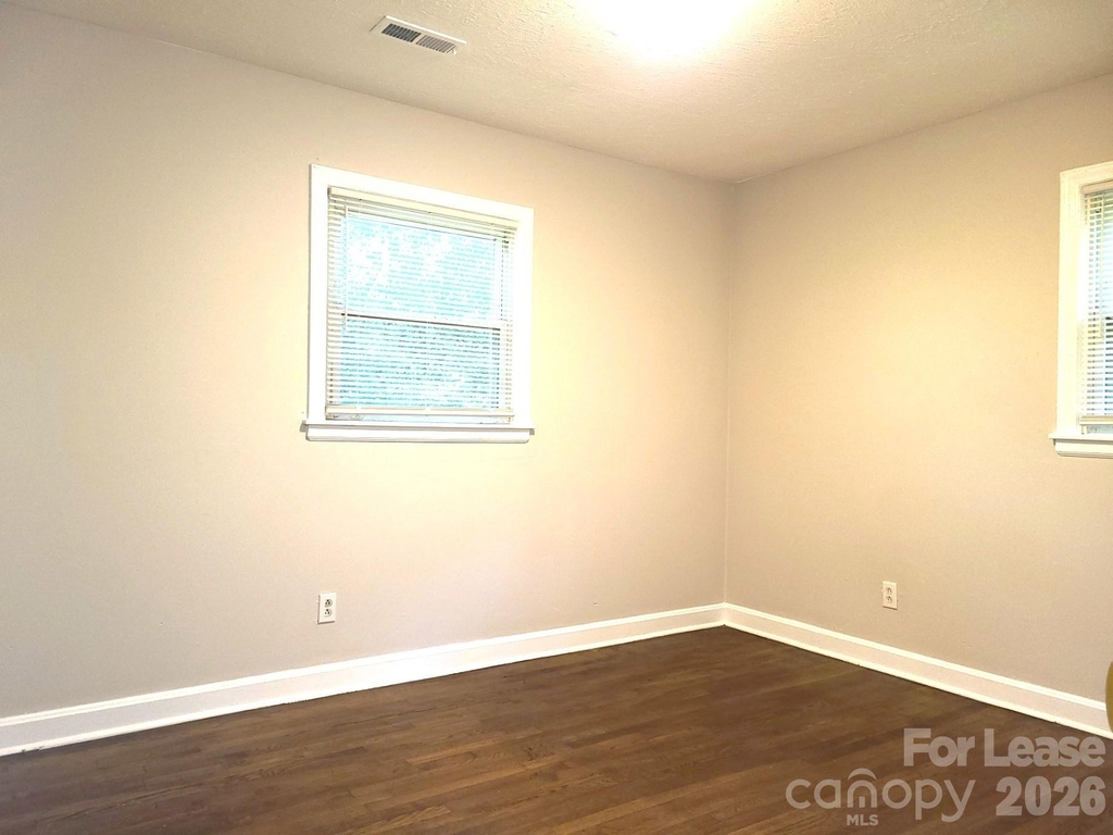 956 S Hoskins Road - Photo 9
