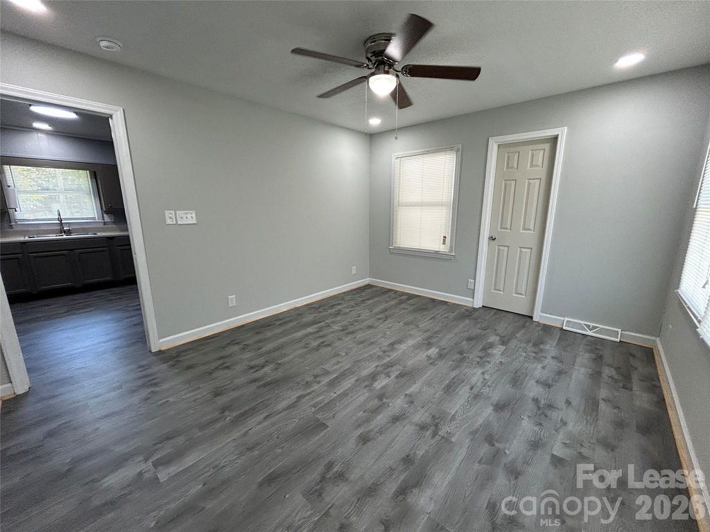 5006 Myers Road - Photo 2