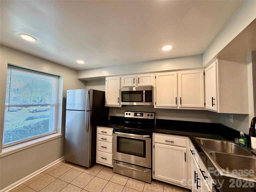 9604 Vinca Circle - Photo 3
