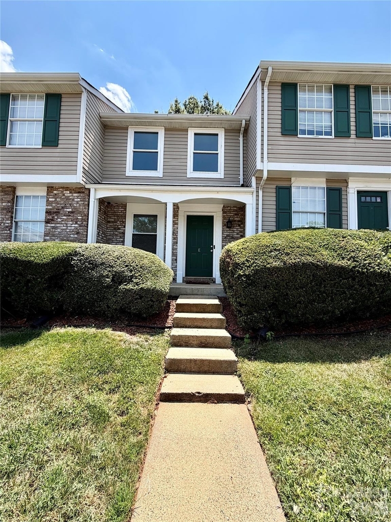 9604 Vinca Circle - Photo 0