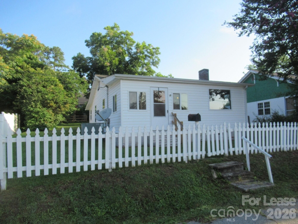 306 W 2nd Street - Photo 0