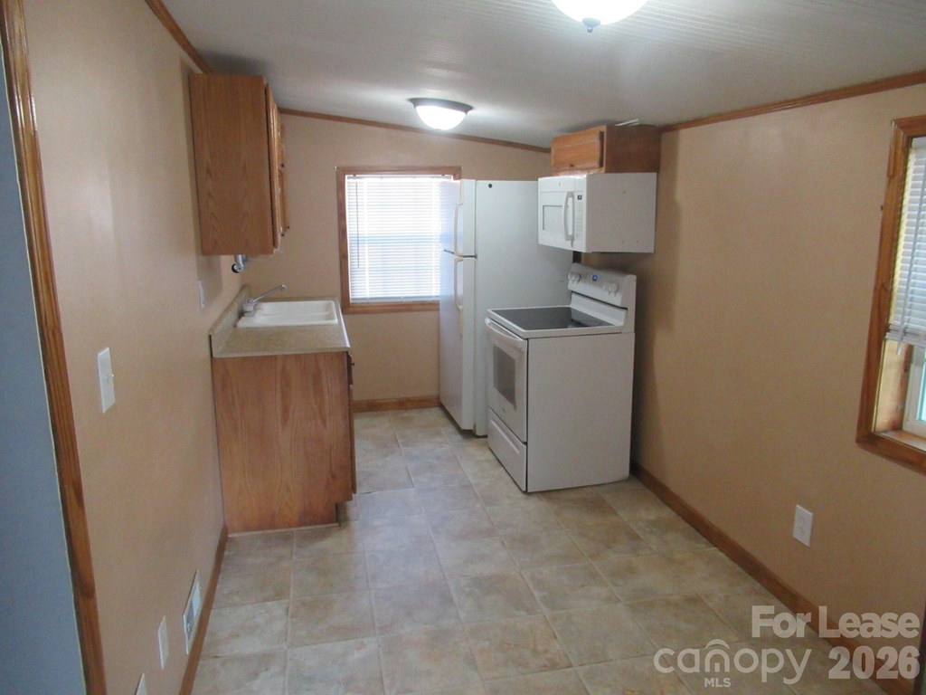 306 W 2nd Street - Photo 5