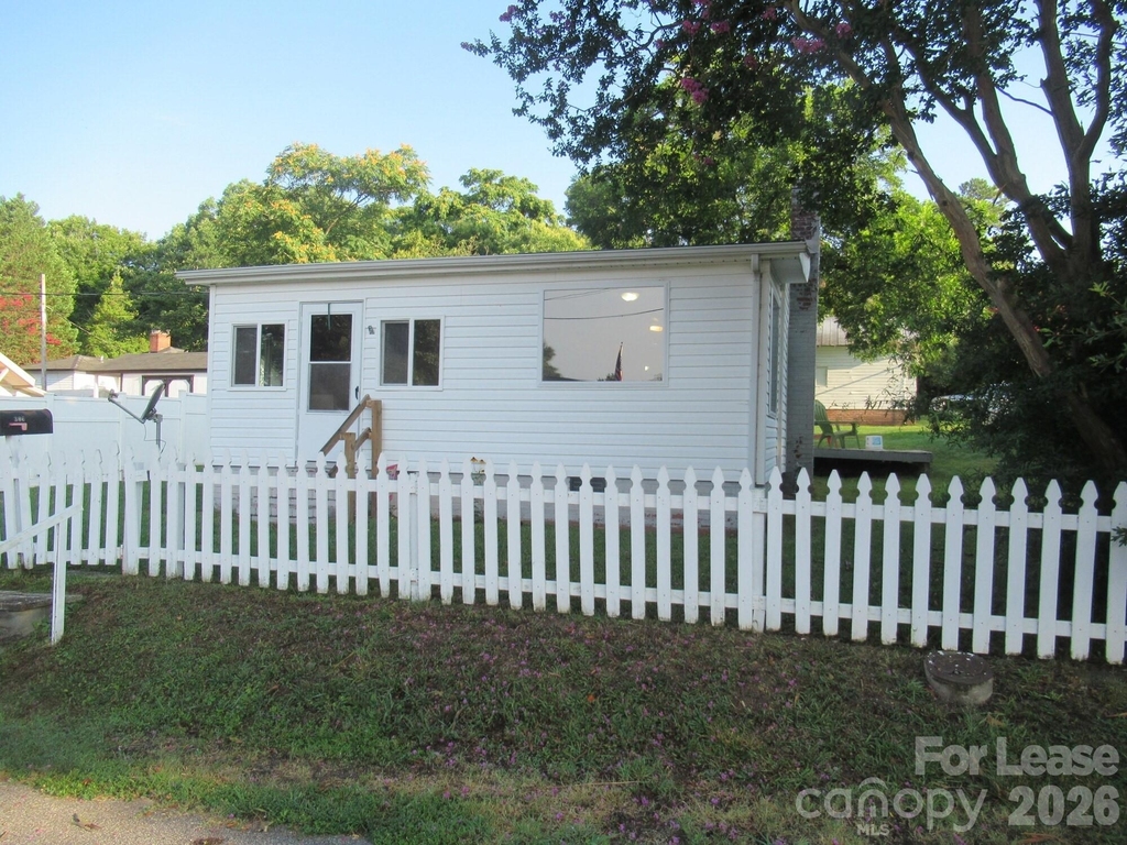 306 W 2nd Street - Photo 1