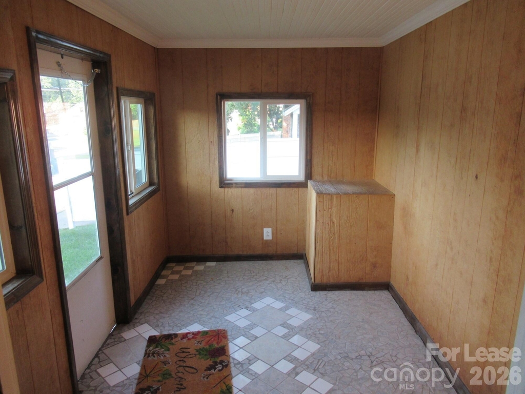 306 W 2nd Street - Photo 9